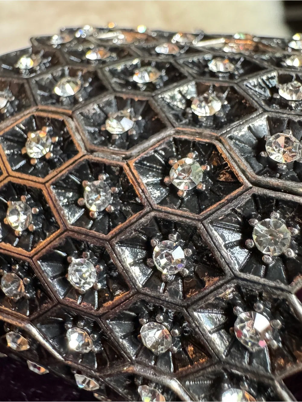 No Label bold honeycomb